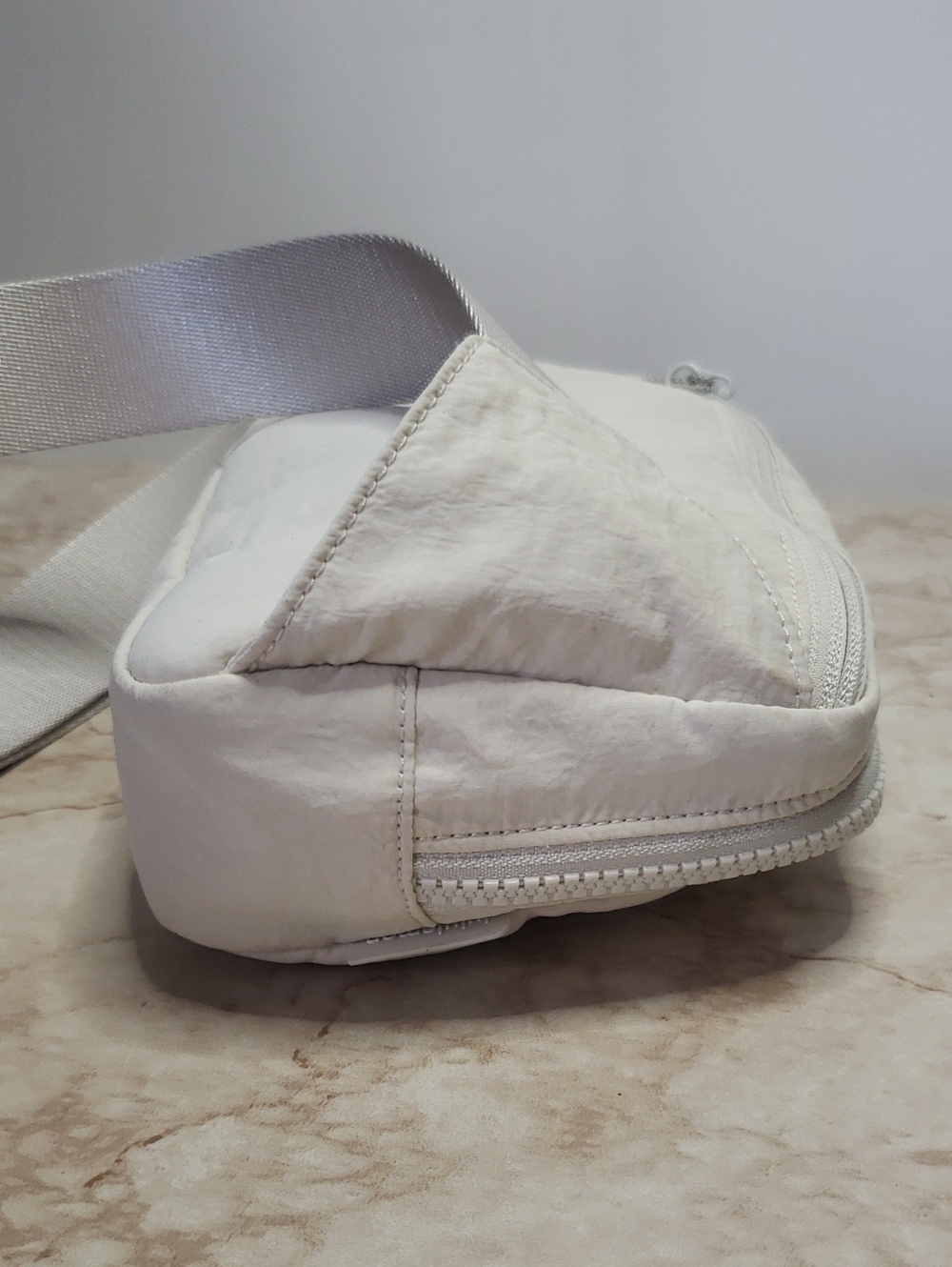 Lululemon Off White Waist /Crossbody Unisex Small Bag - Picture 4 of 7